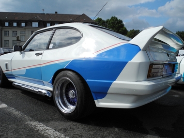 Ford Capri III mit Verbreiterung, Seitenauspuffanlage und Tiefbettfelgen
Ford Capri III with widening, side exhaust system and drop centre rims
Ford Capri III avec largissement, systme d'chappement latral et jantes surbaisses